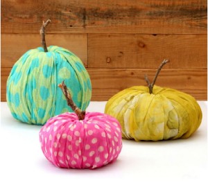 10 Lovely Fall DIY Decorations With Faux Pumpkins